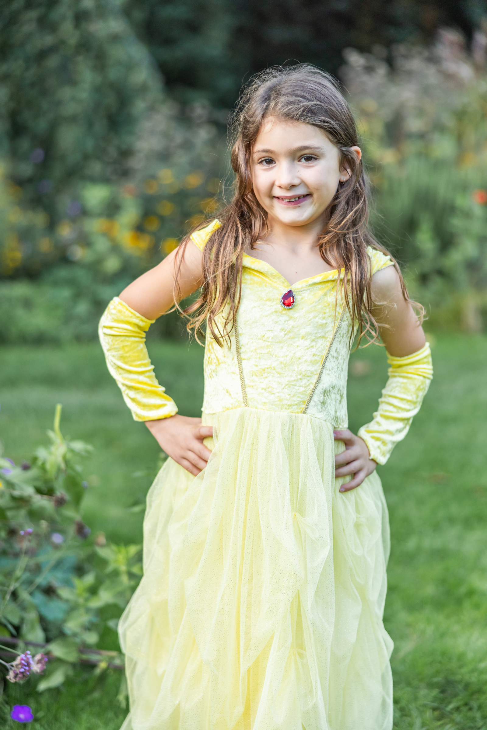 Robe de princesse jaune veloutée et douce avec mitaines