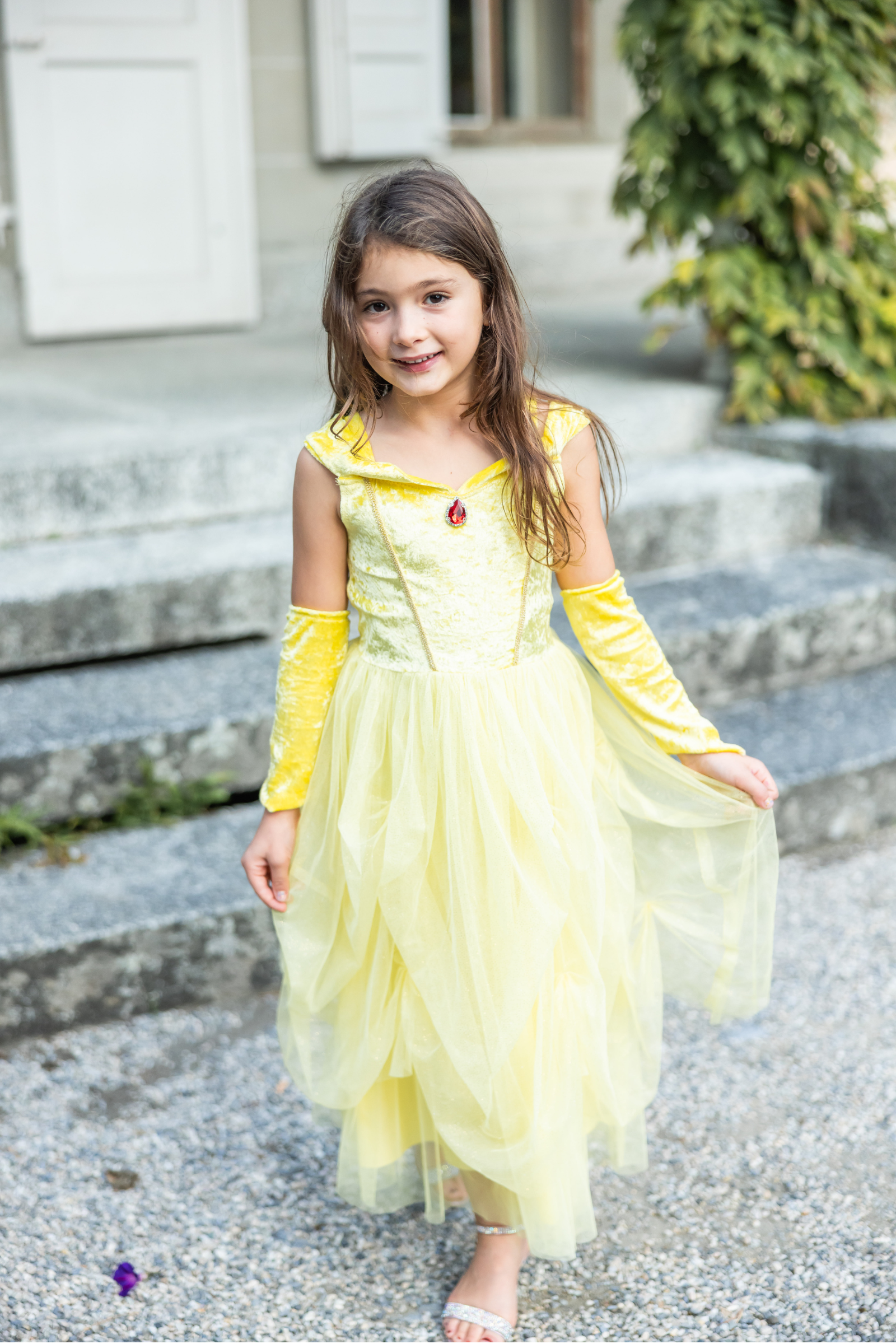 Robe de princesse jaune veloutée et douce avec mitaines