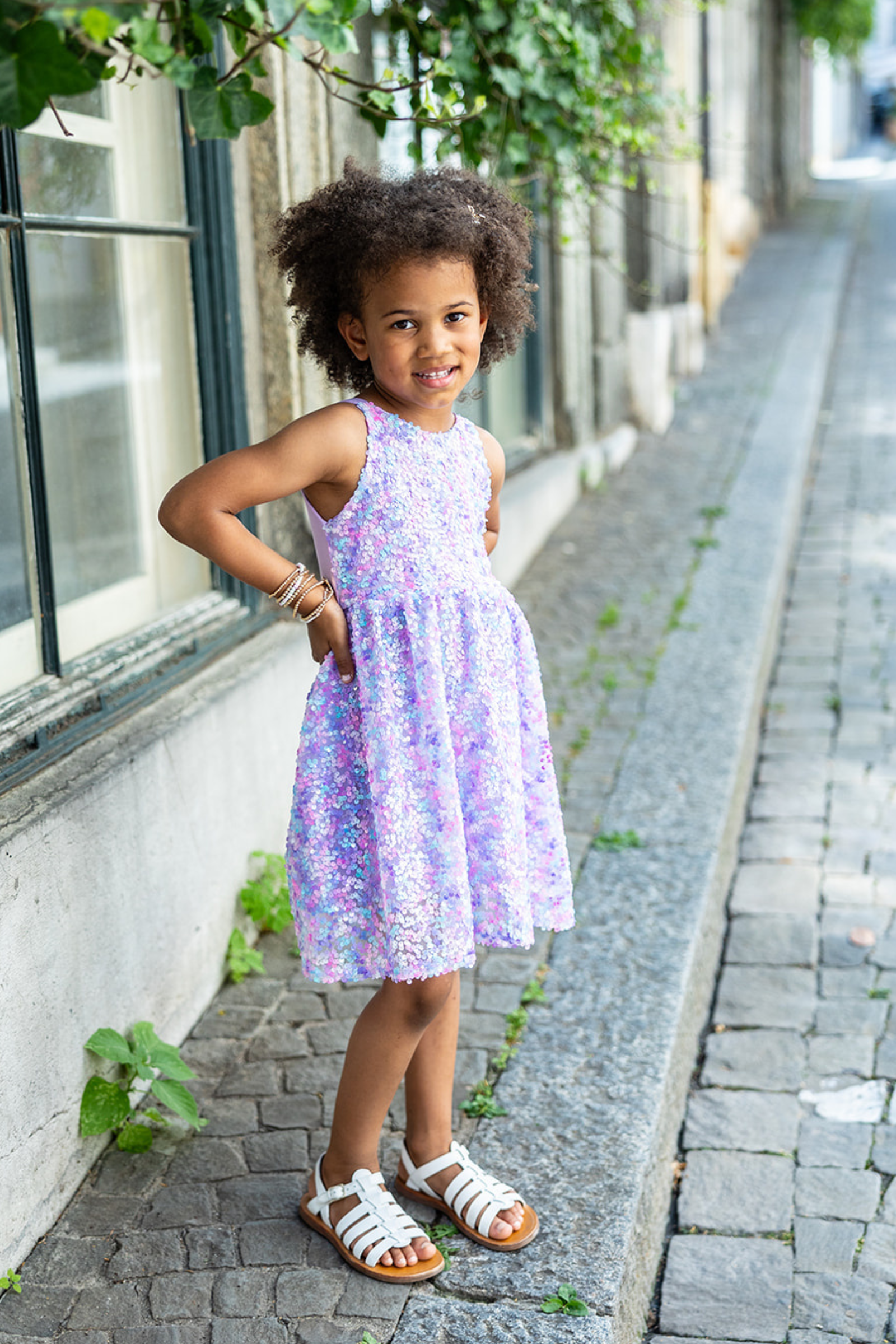 Robe de paillettes de fête violette