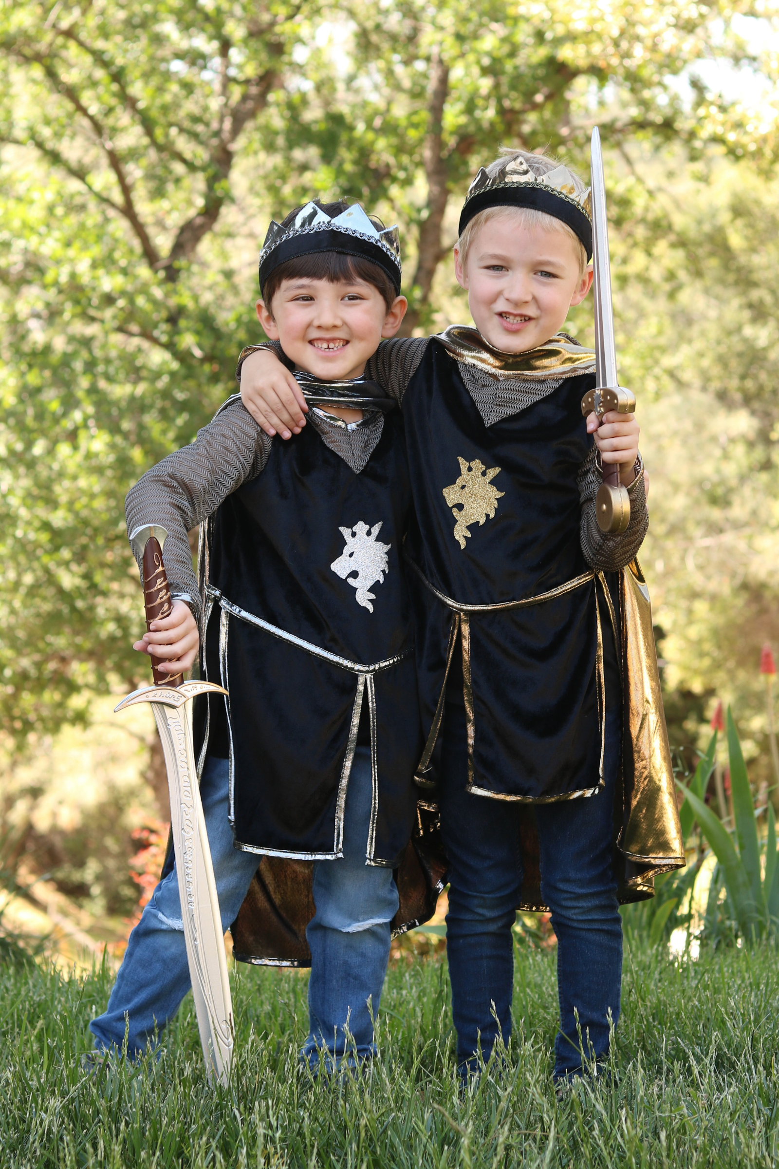 Knight Set with Tunic, Cape and Crown